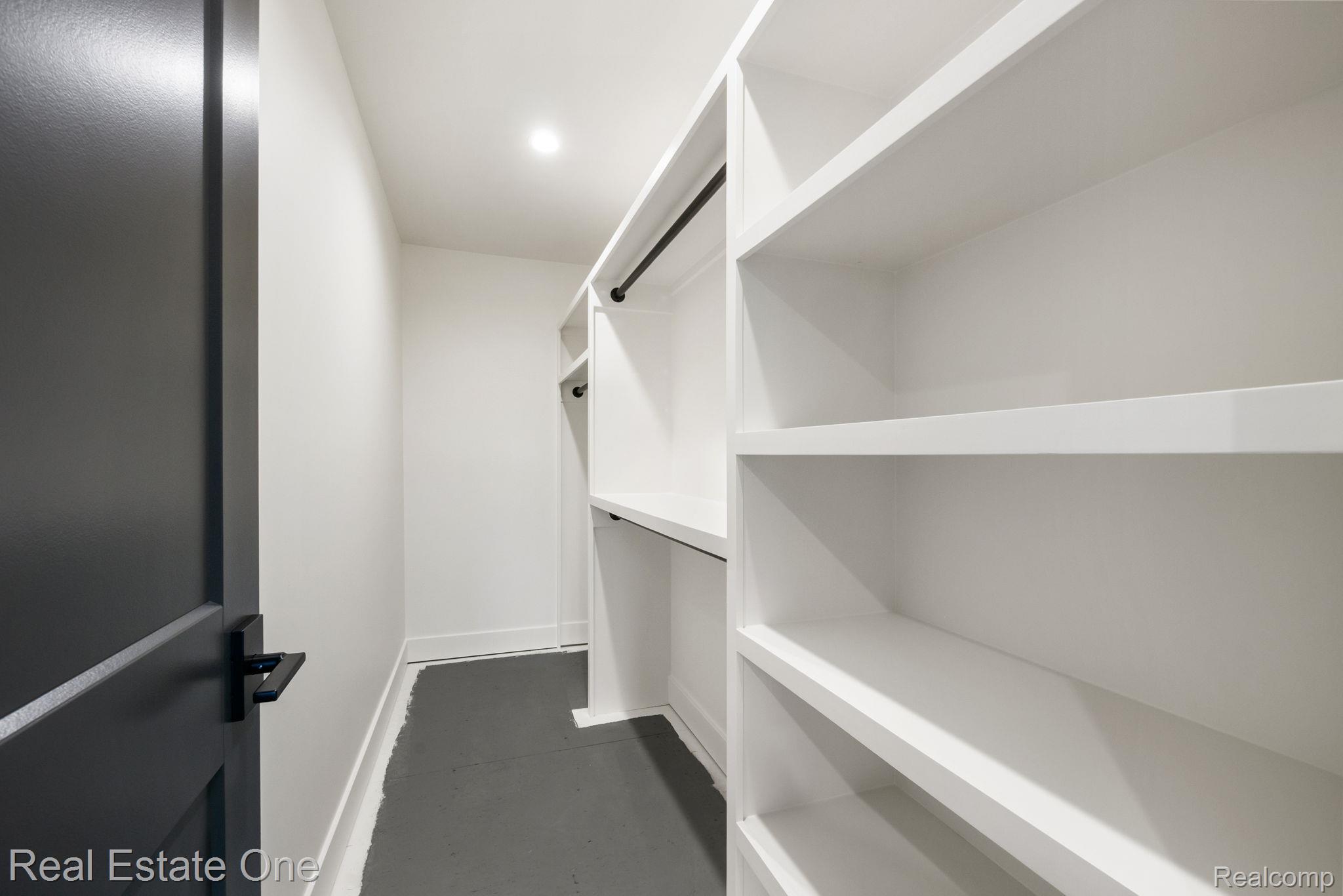 933 Robinhood Road Property Photo 38