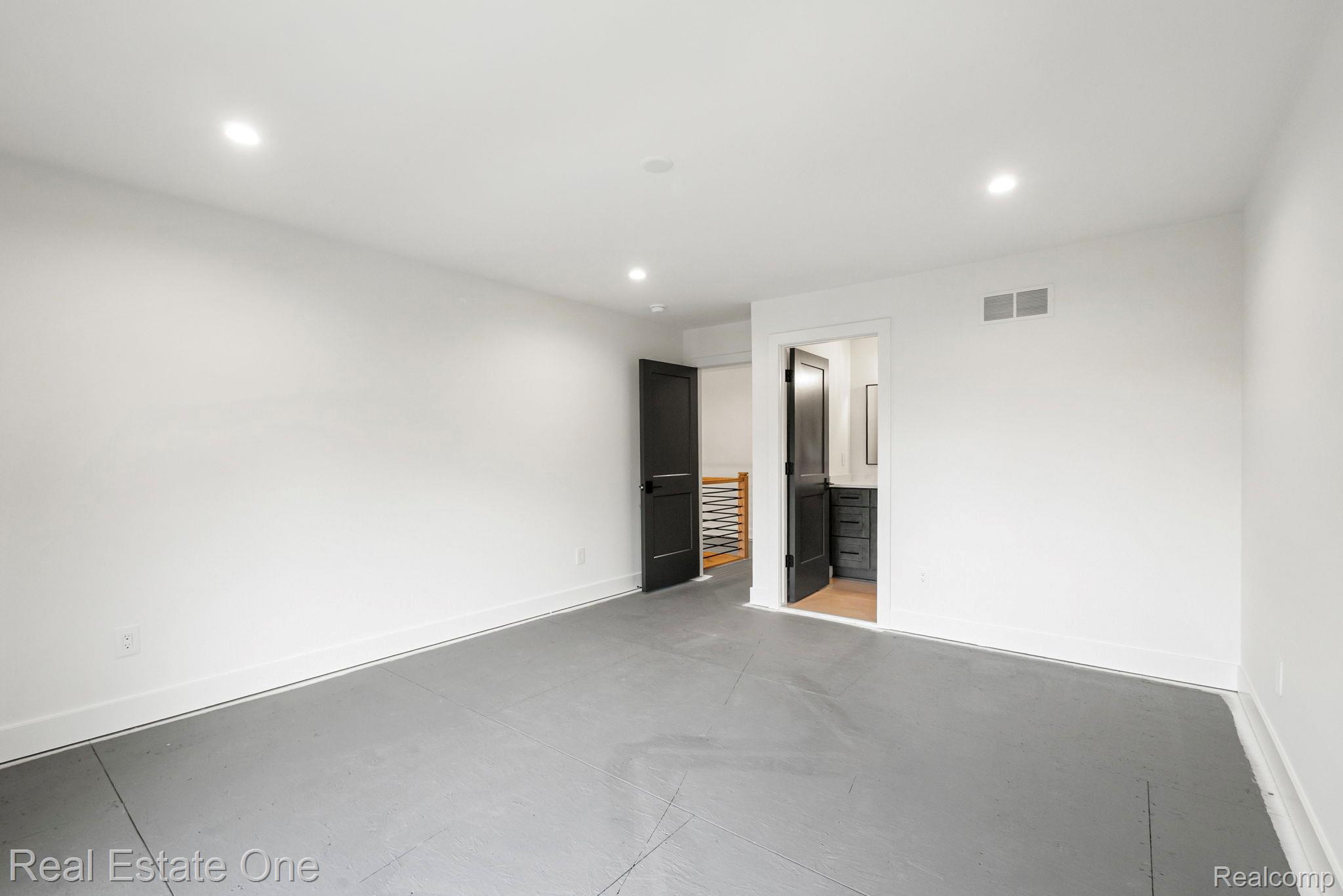 933 Robinhood Road Property Photo 40