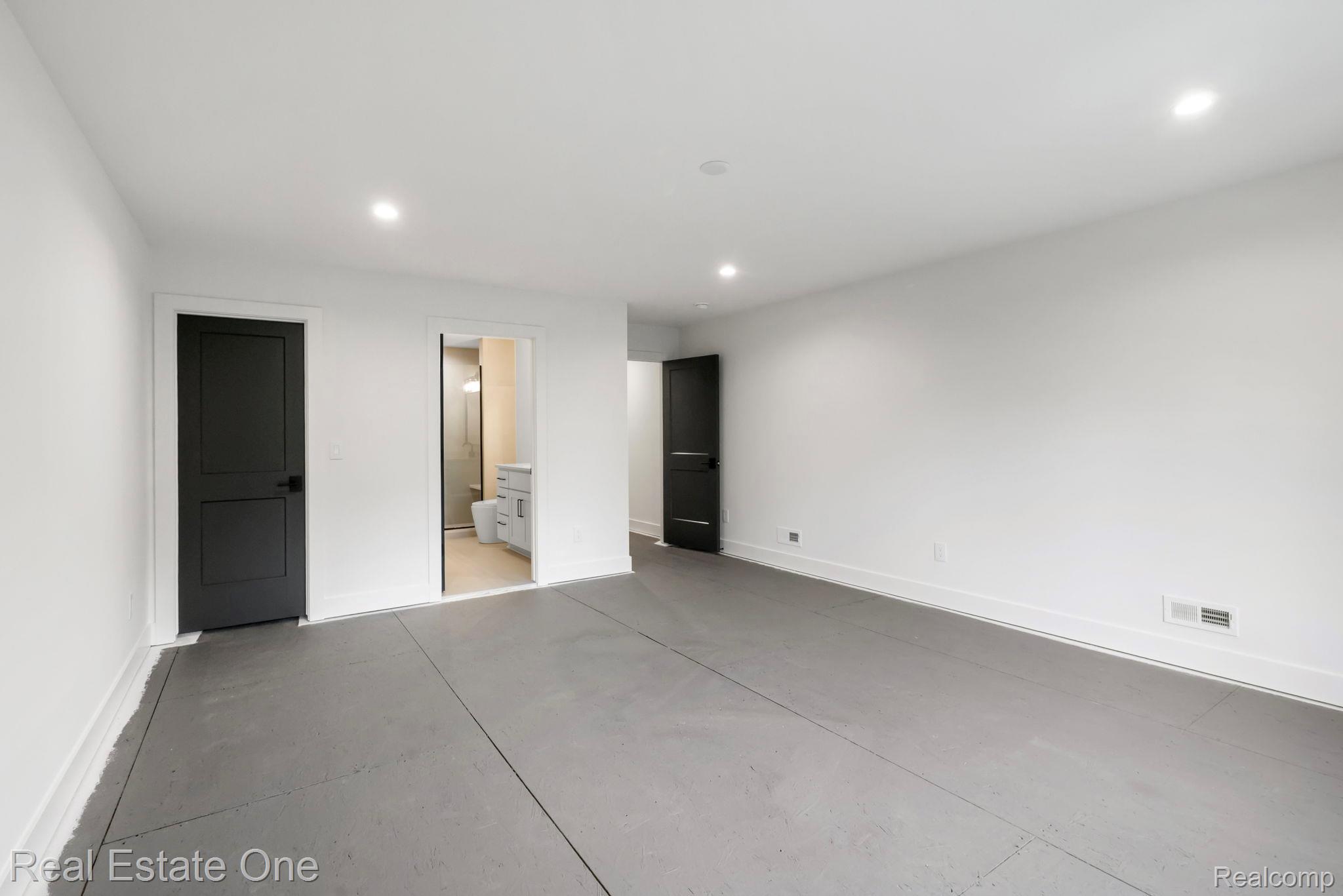 933 Robinhood Road Property Photo 43