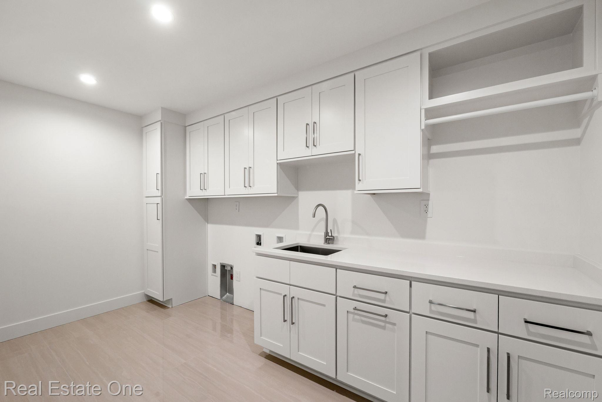 933 Robinhood Road Property Photo 46