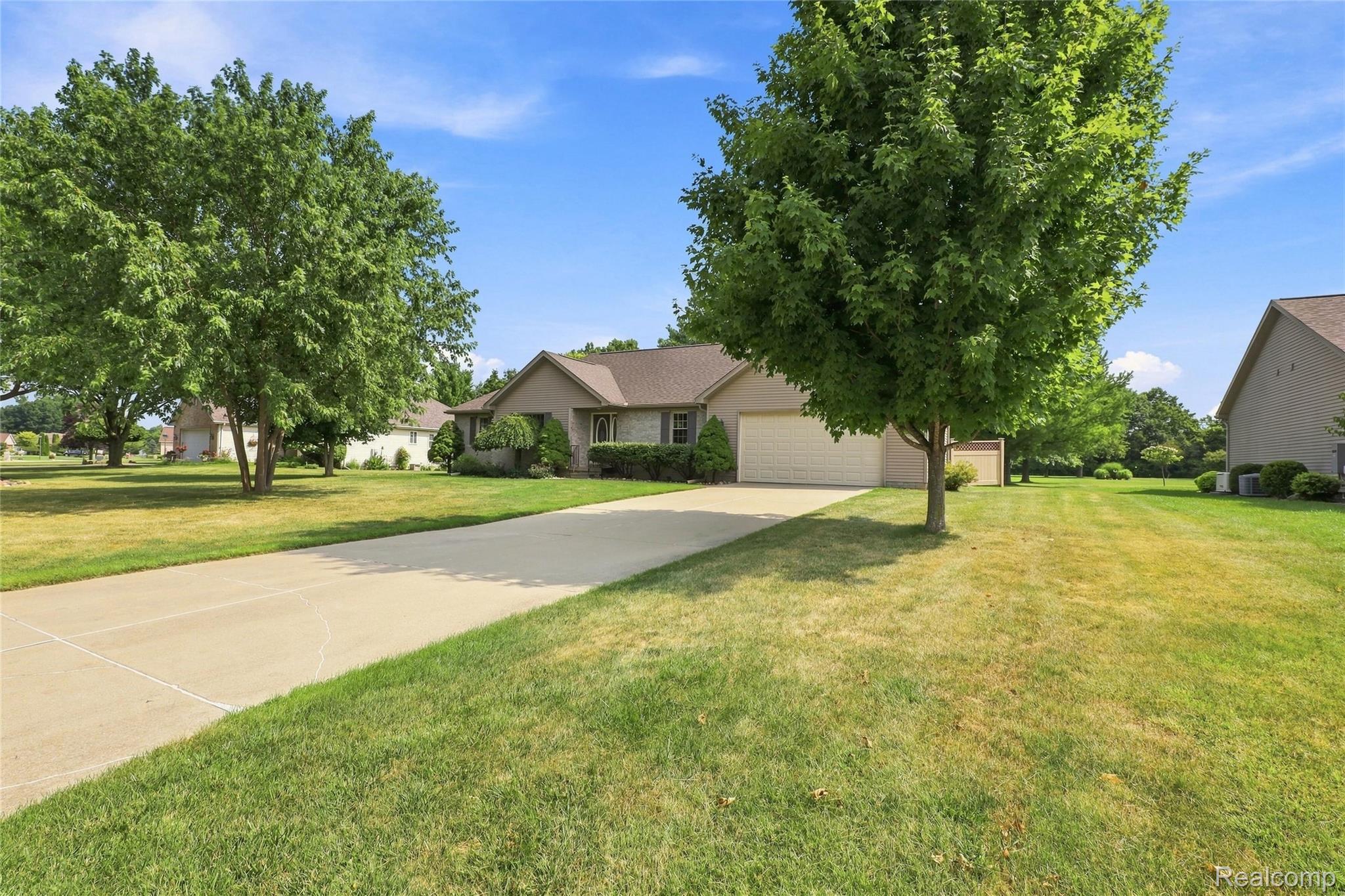 11106 W Glen