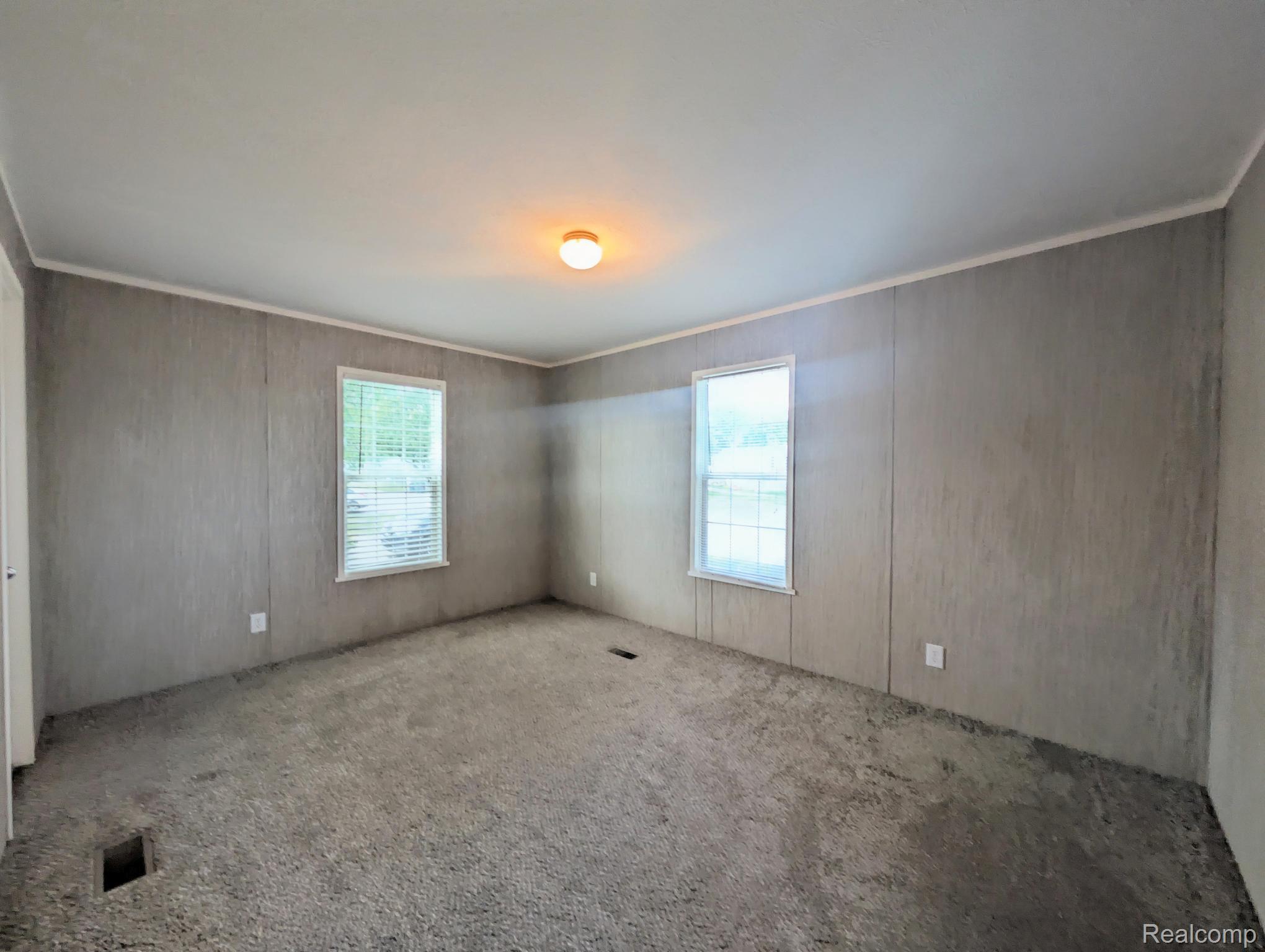 17092 Canterbury Circle Property Photo 6
