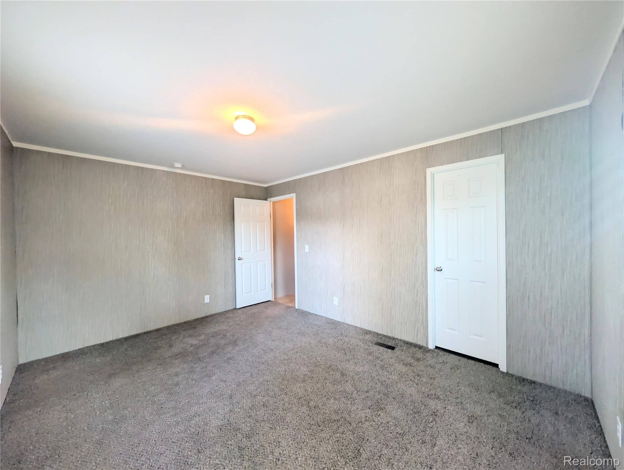 17092 Canterbury Circle Property Photo 7
