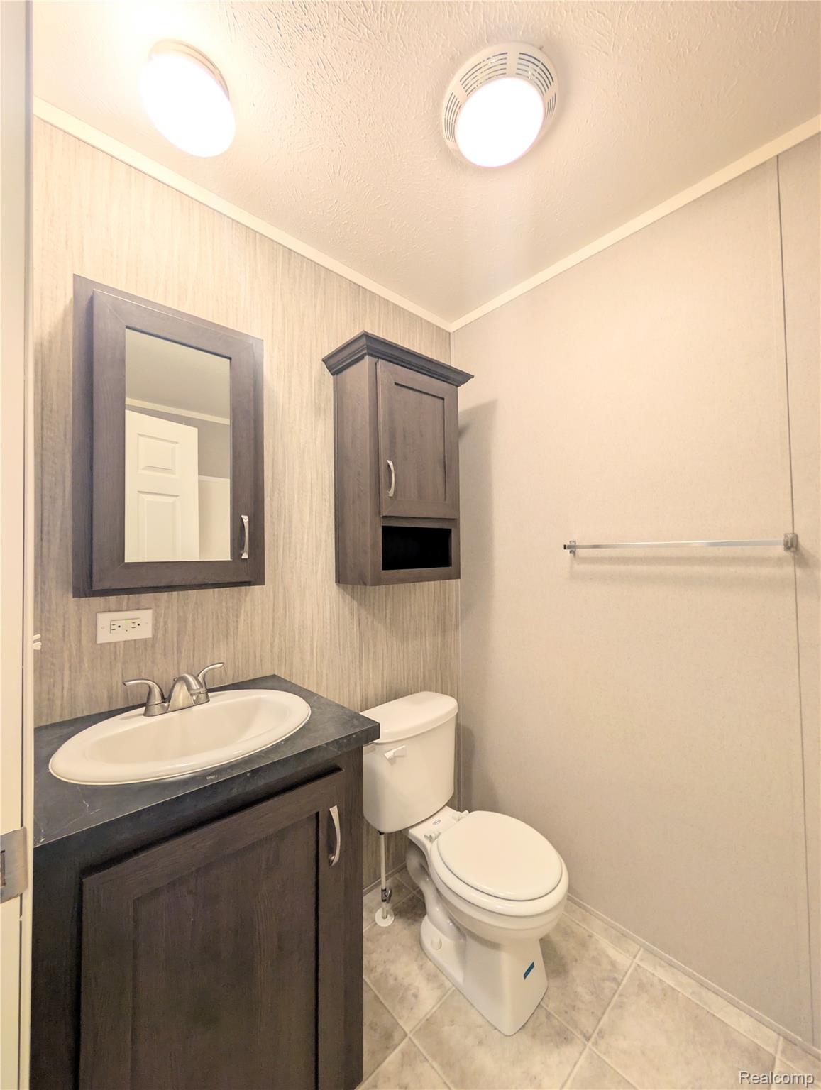 17092 Canterbury Circle Property Photo 8