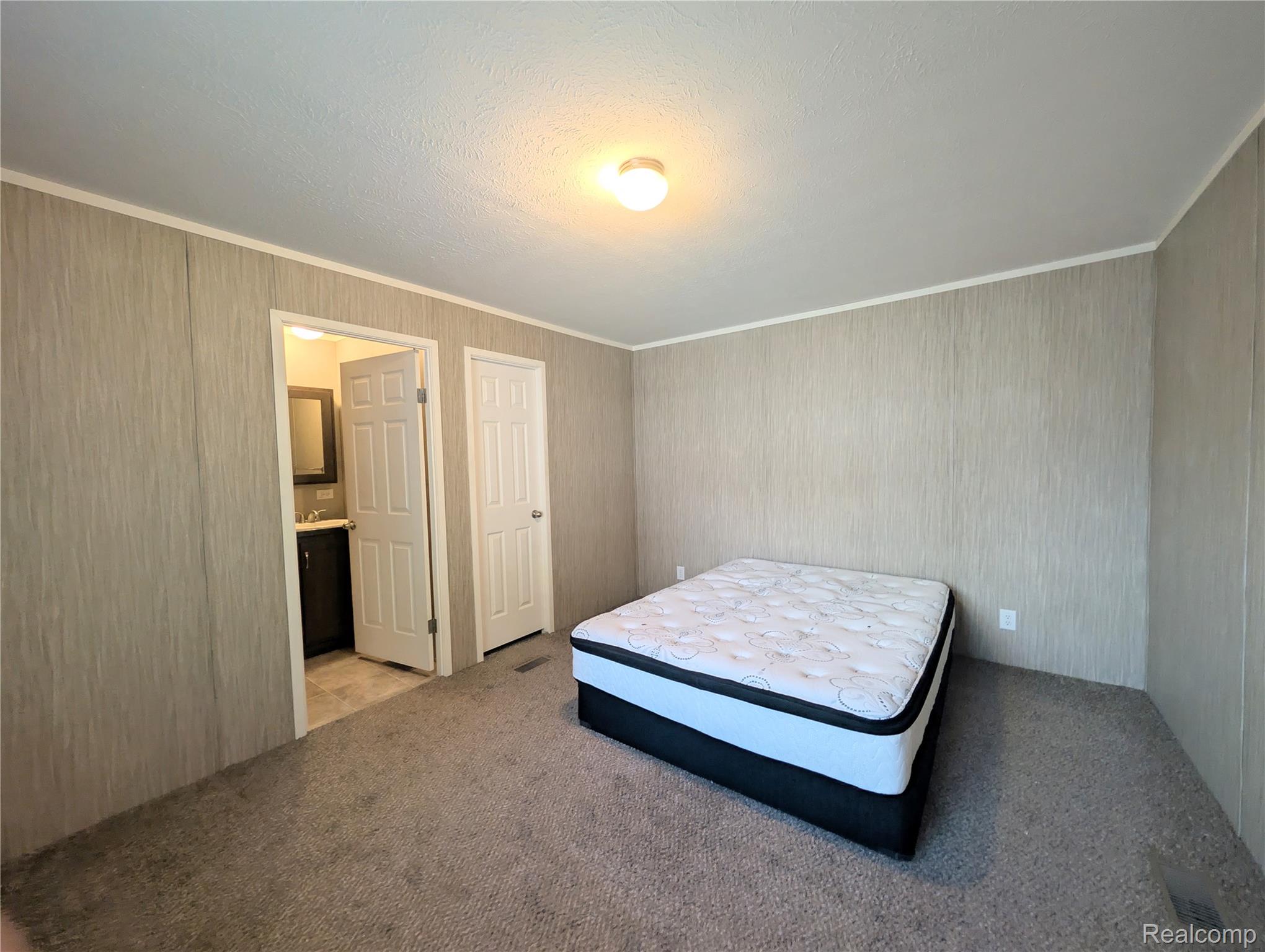 17092 Canterbury Circle Property Photo 10