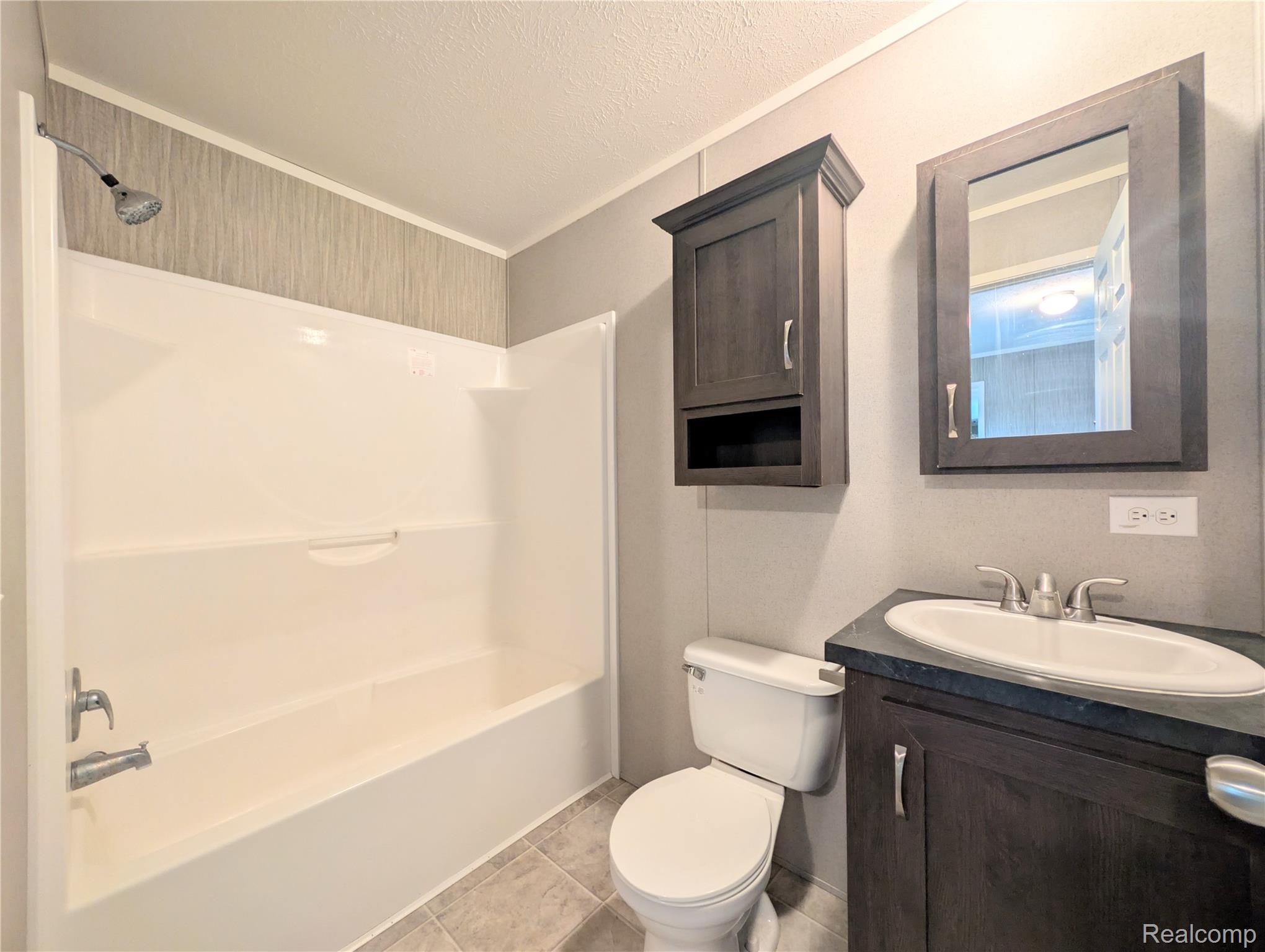 17092 Canterbury Circle Property Photo 12