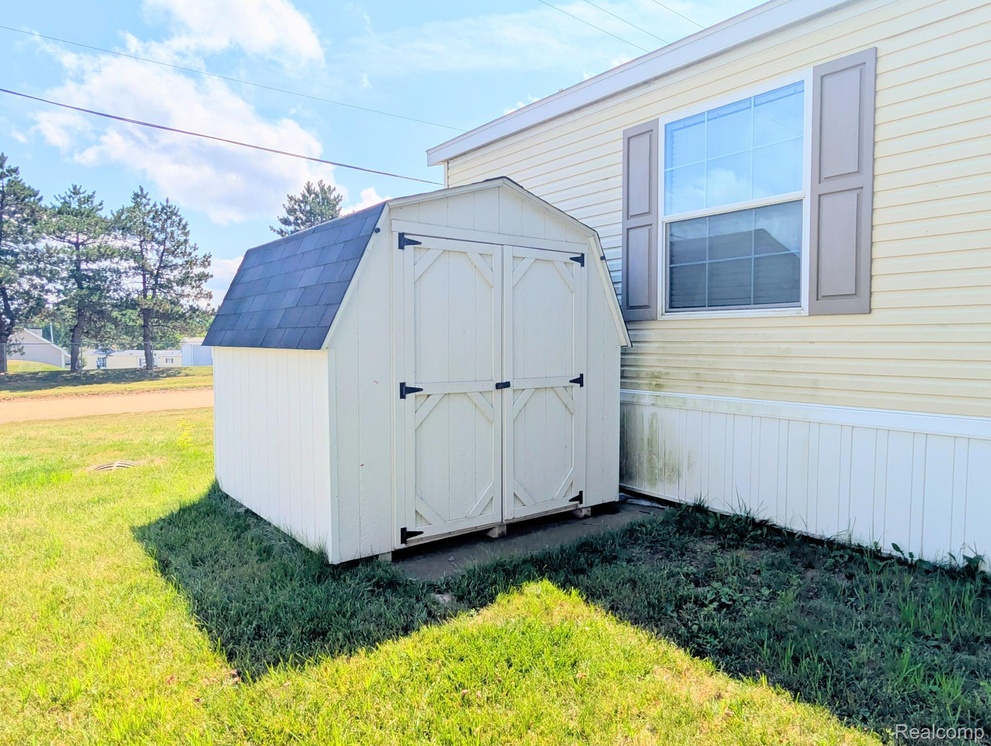 17092 Canterbury Circle Property Photo 13