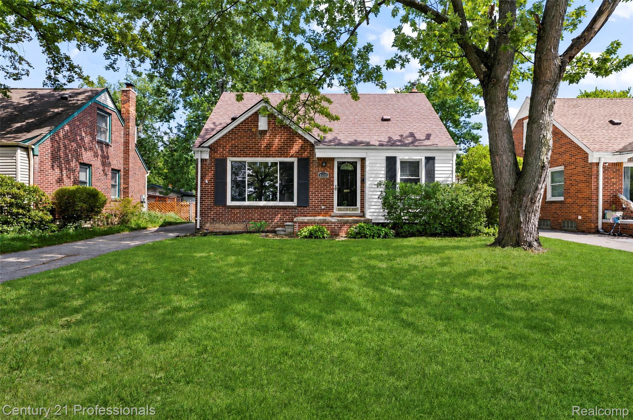 2712 N Vermont Avenue Property Photo 1