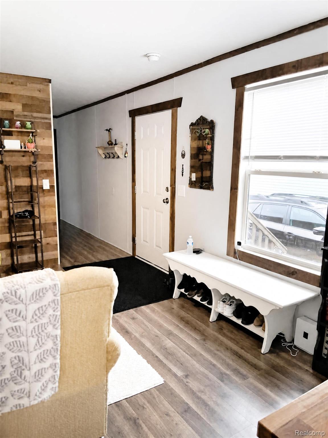 48582 Lakeview Property Photo 4