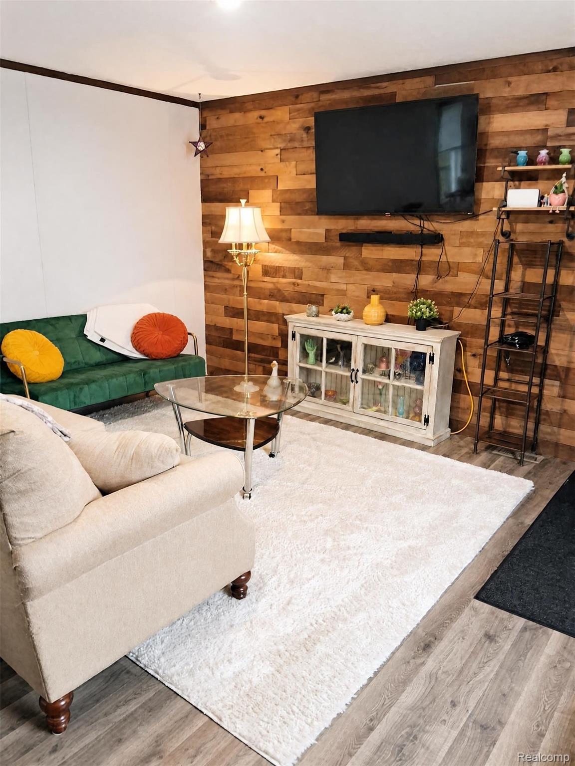 48582 Lakeview Property Photo 5
