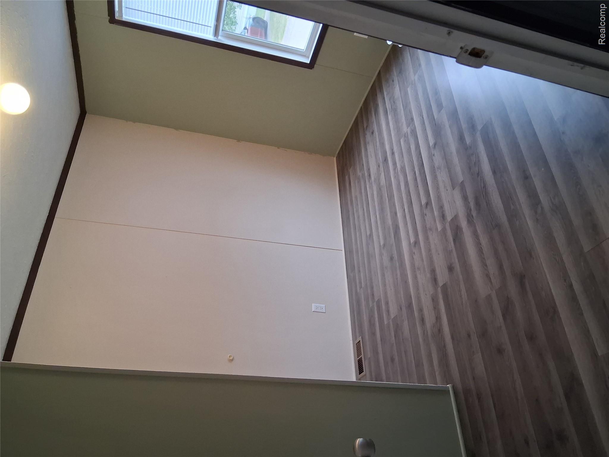 48582 Lakeview Property Photo 7