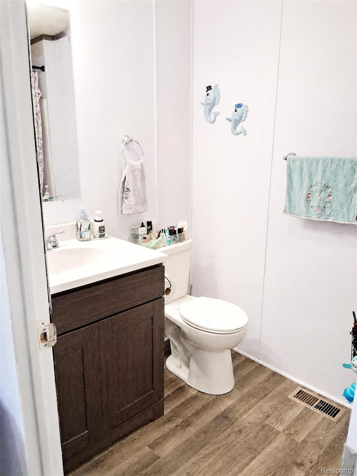 48582 Lakeview Property Photo 9