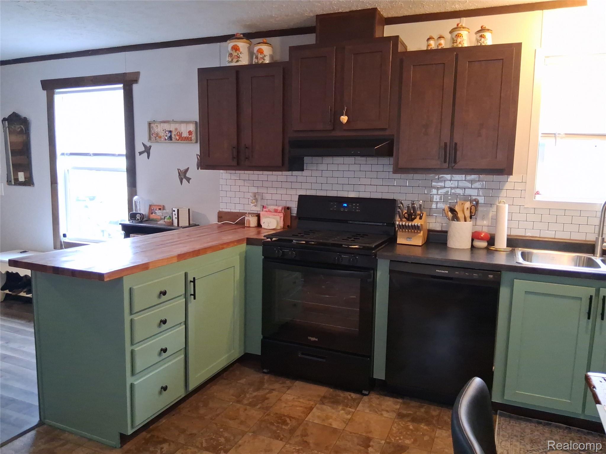 48582 Lakeview Property Photo 10