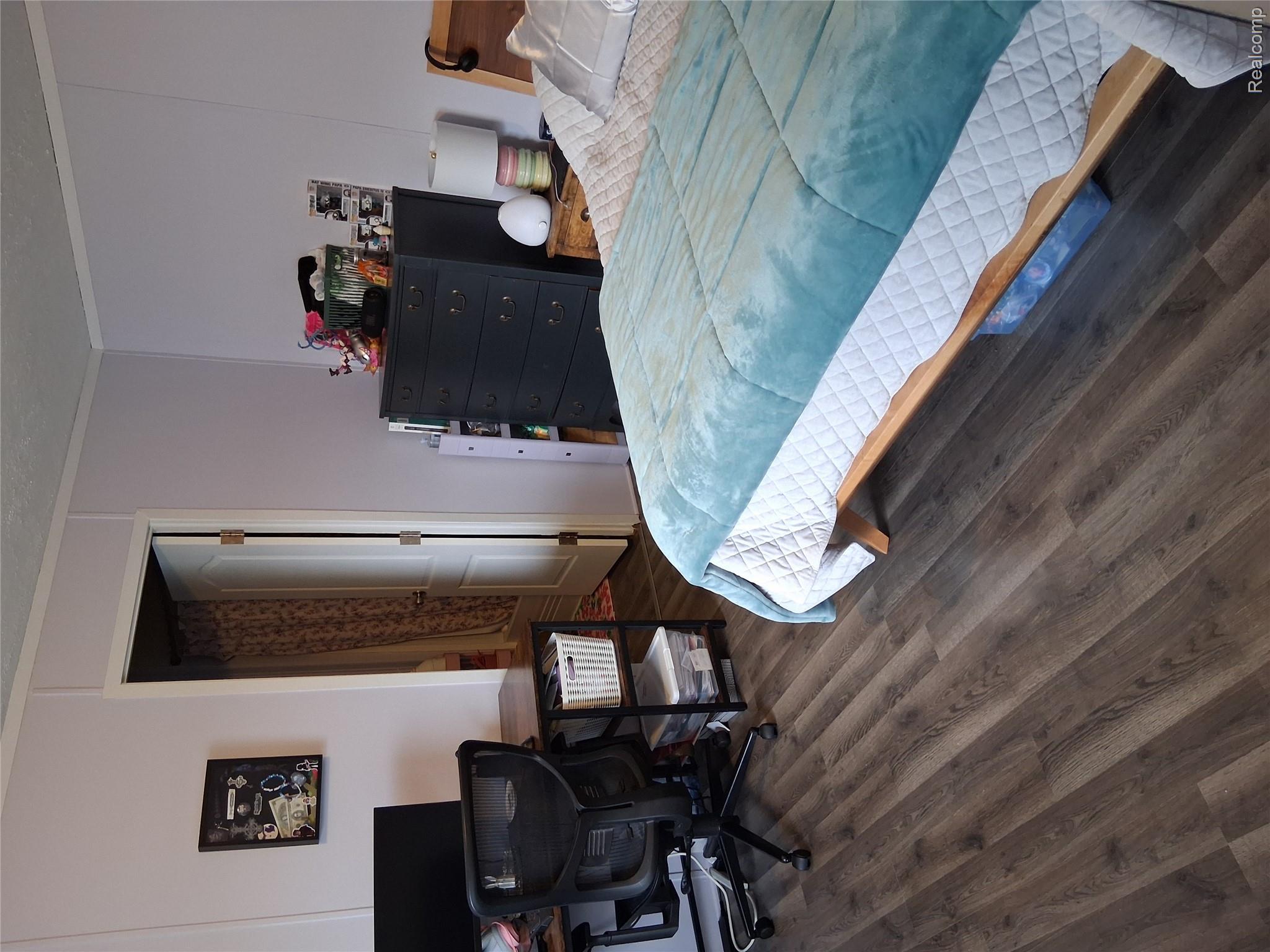 48582 Lakeview Property Photo 15