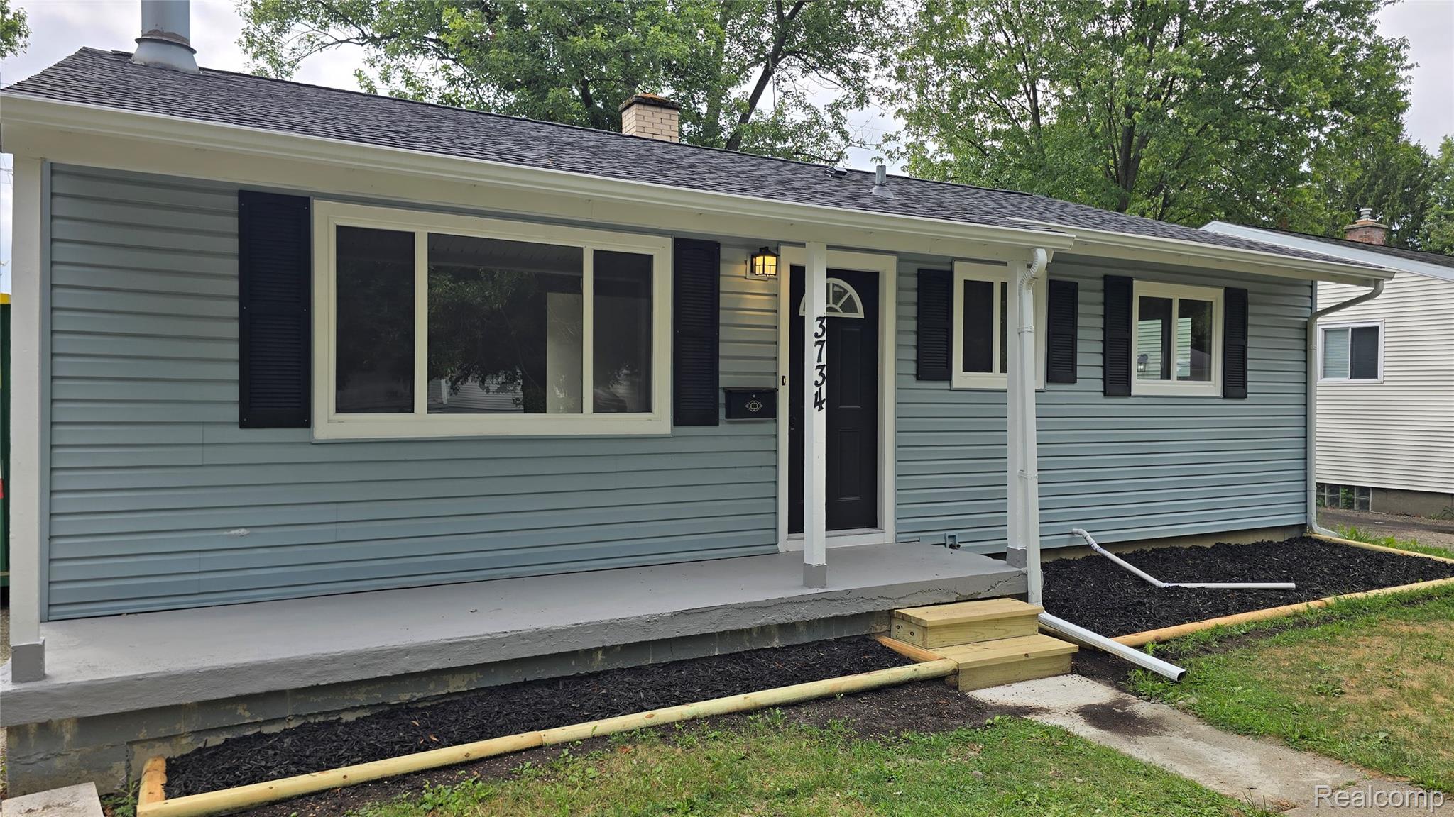 3734 Holly Avenue Property Photo 1