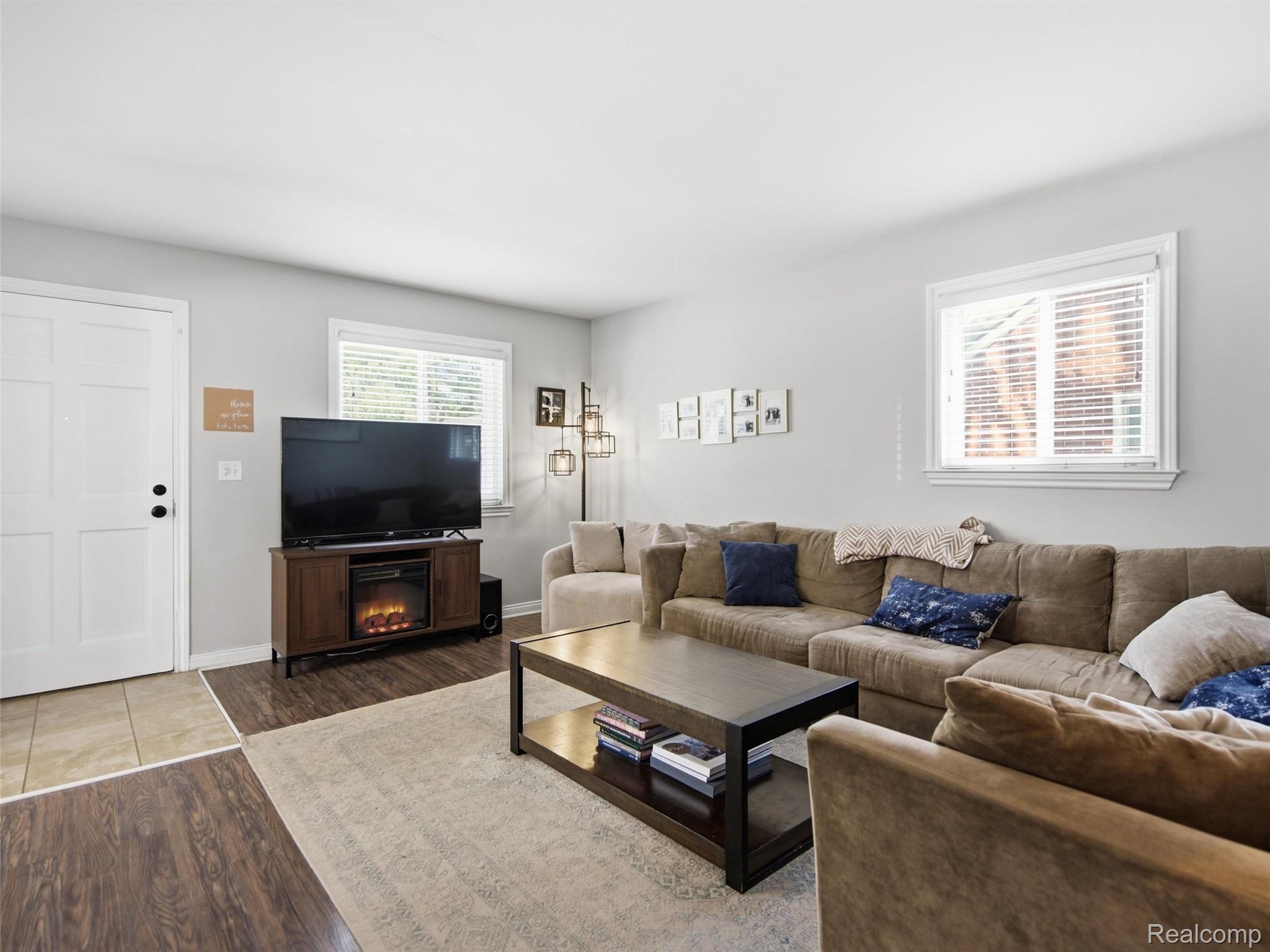2226 Kipling Avenue Property Photo 2