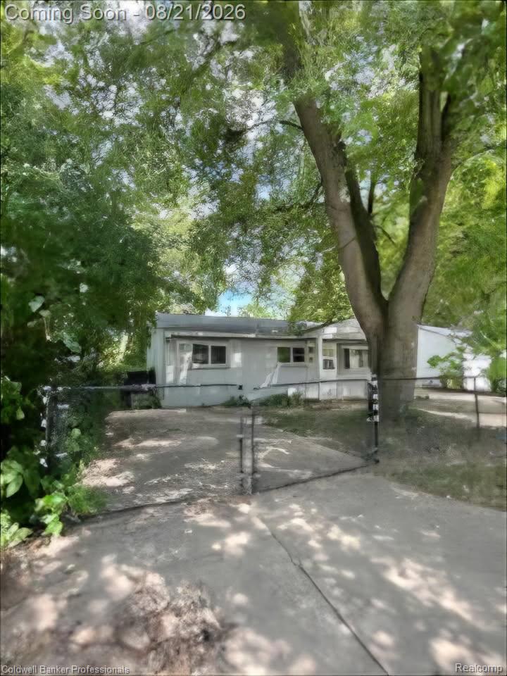 789 Gates Avenue Property Photo 2