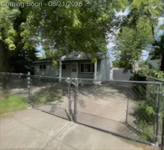 789 Gates Avenue Property Photo 3