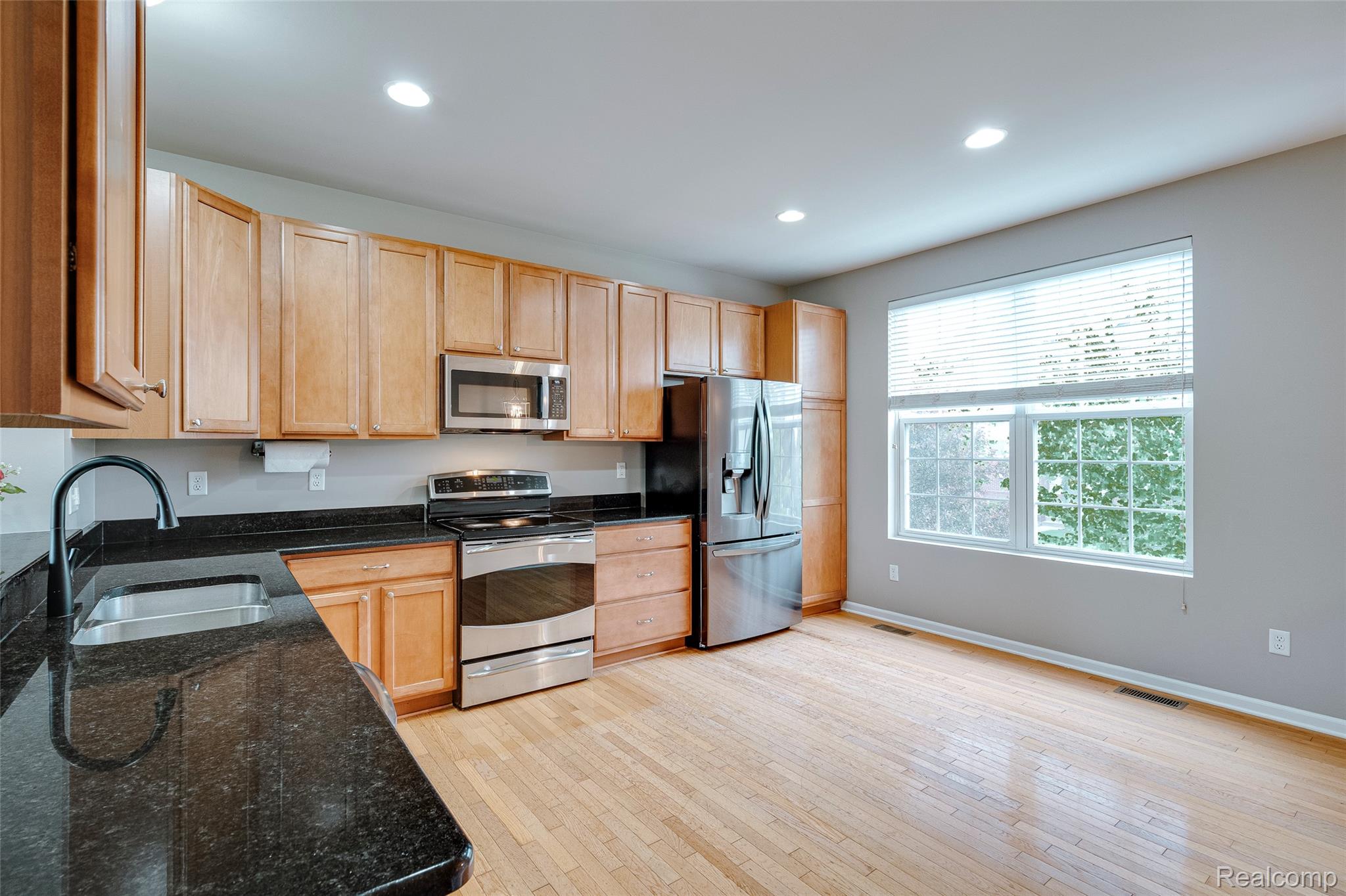 27974 Middleton Drive Property Photo 3