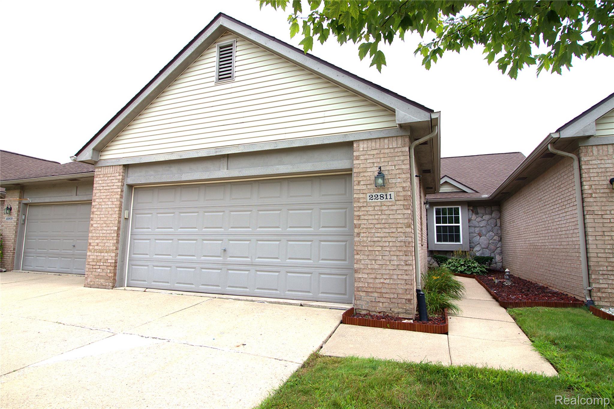22811 Woodcreek Drive Property Photo 1