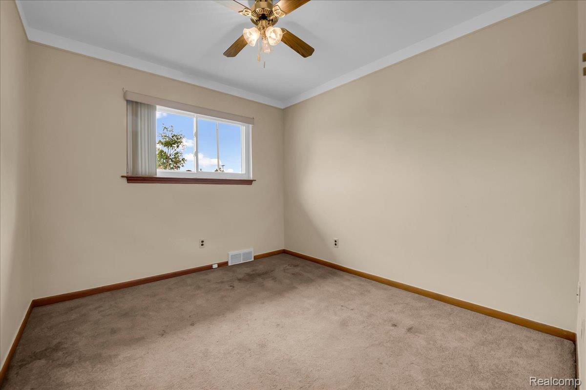 1952 Lakeview Street Property Photo 10