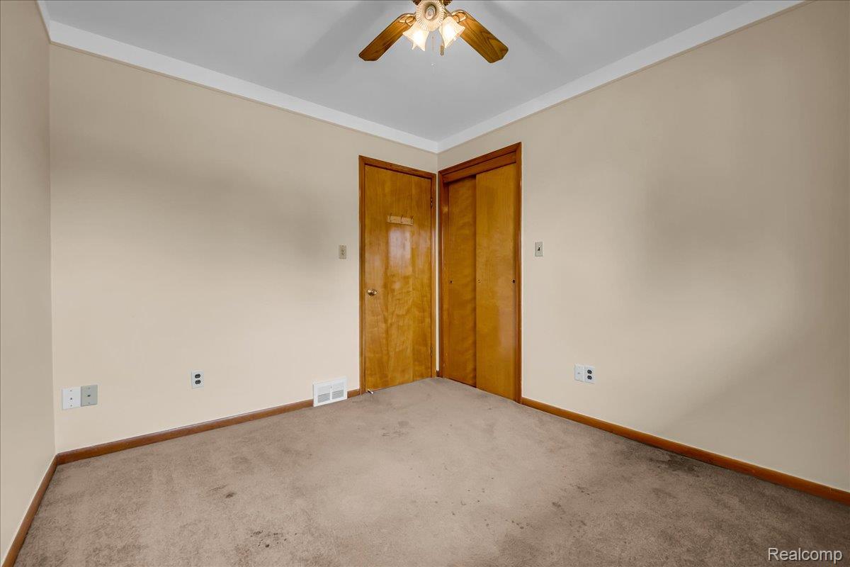 1952 Lakeview Street Property Photo 11