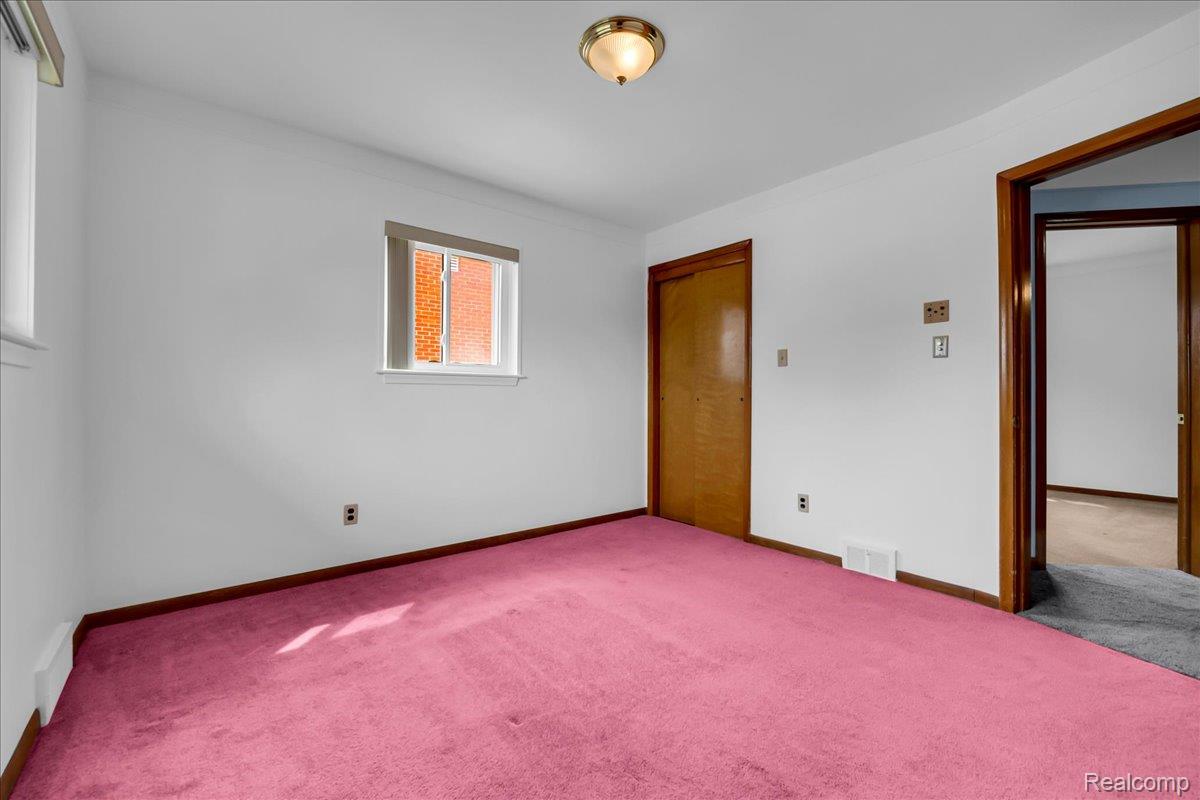 1952 Lakeview Street Property Photo 12