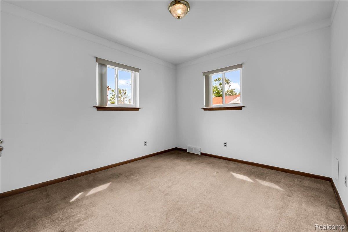1952 Lakeview Street Property Photo 13