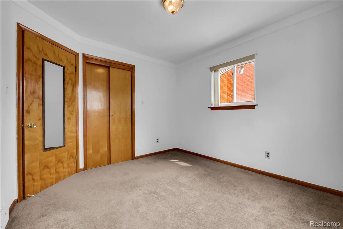 1952 Lakeview Street Property Photo 14
