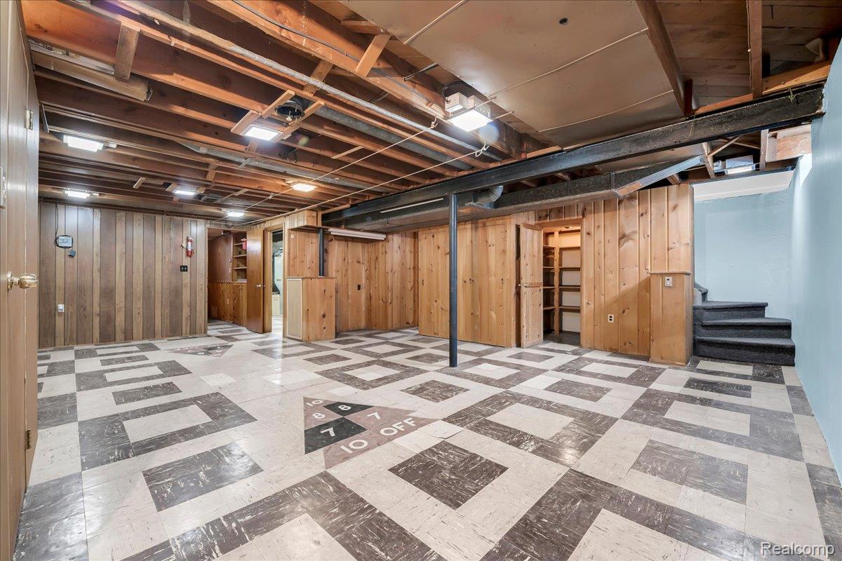 1952 Lakeview Street Property Photo 17