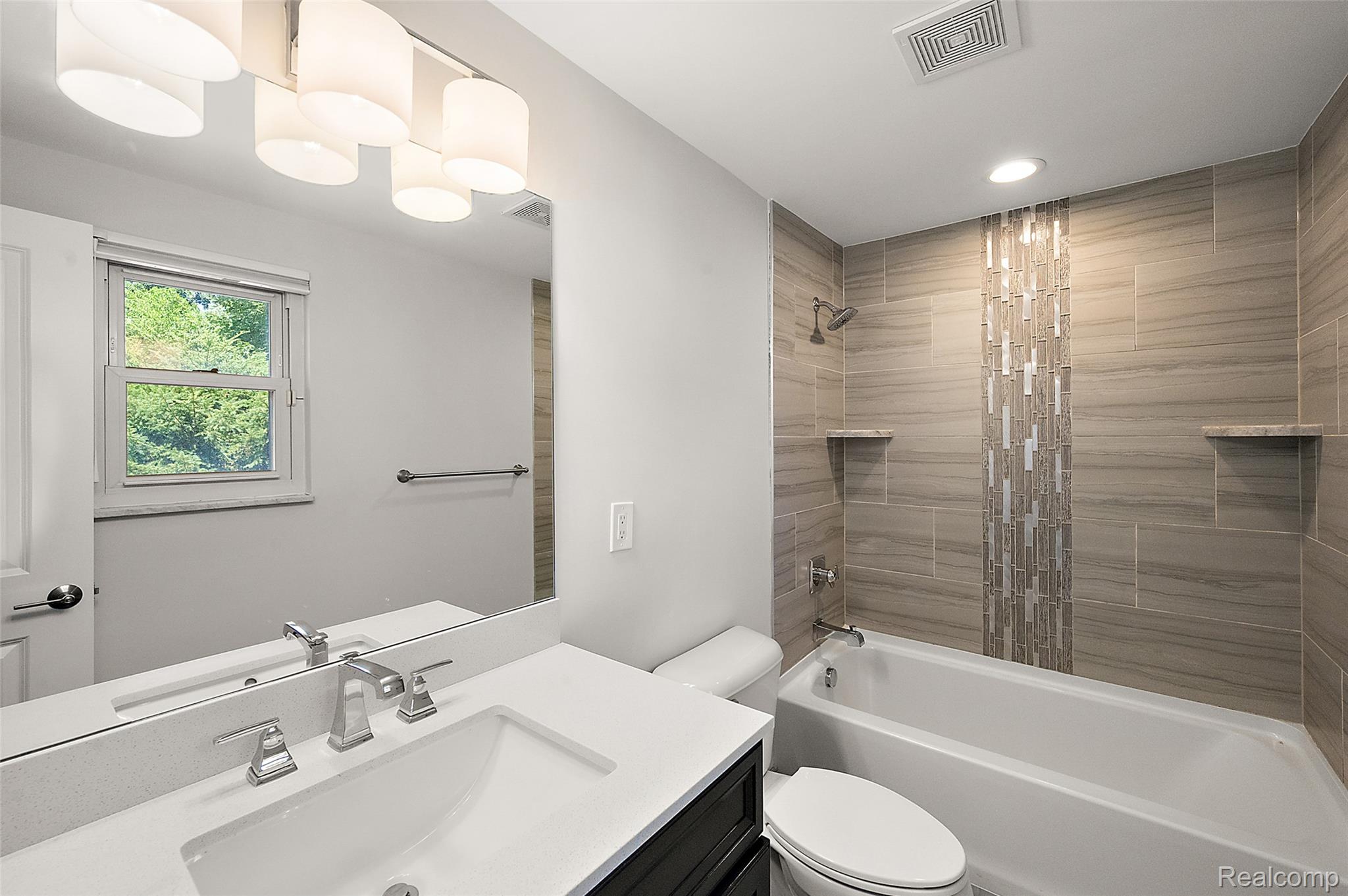 169 E Long Lake Road Property Photo 43