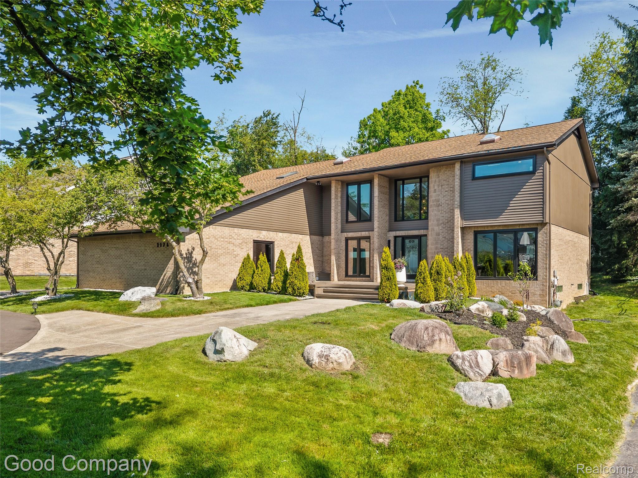 3176 Chambord Drive Property Photo 1