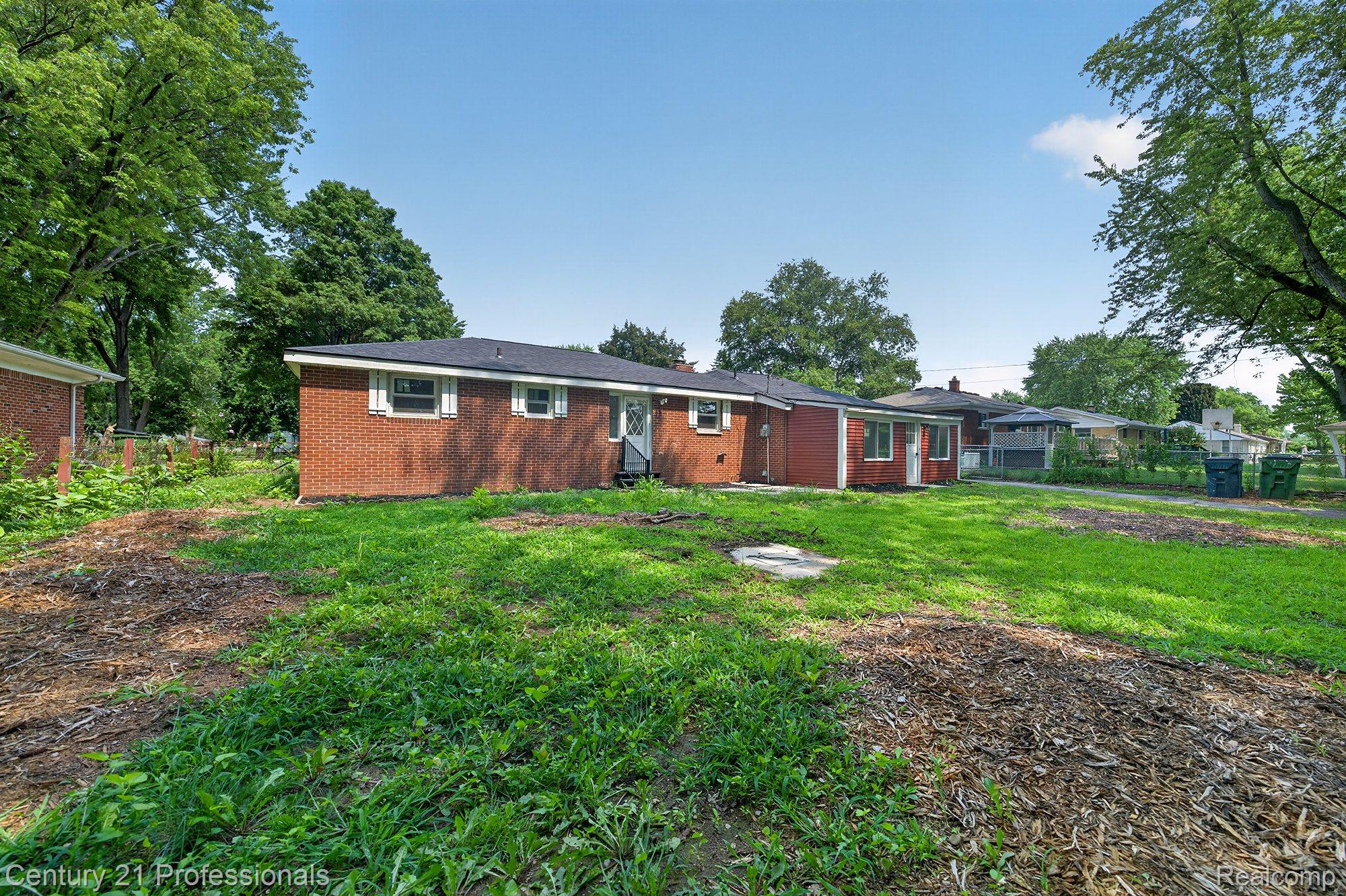 5000 Robert Street Property Photo 4