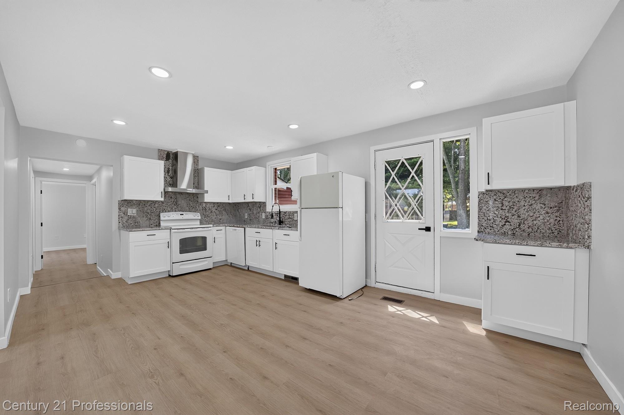 5000 Robert Street Property Photo 5