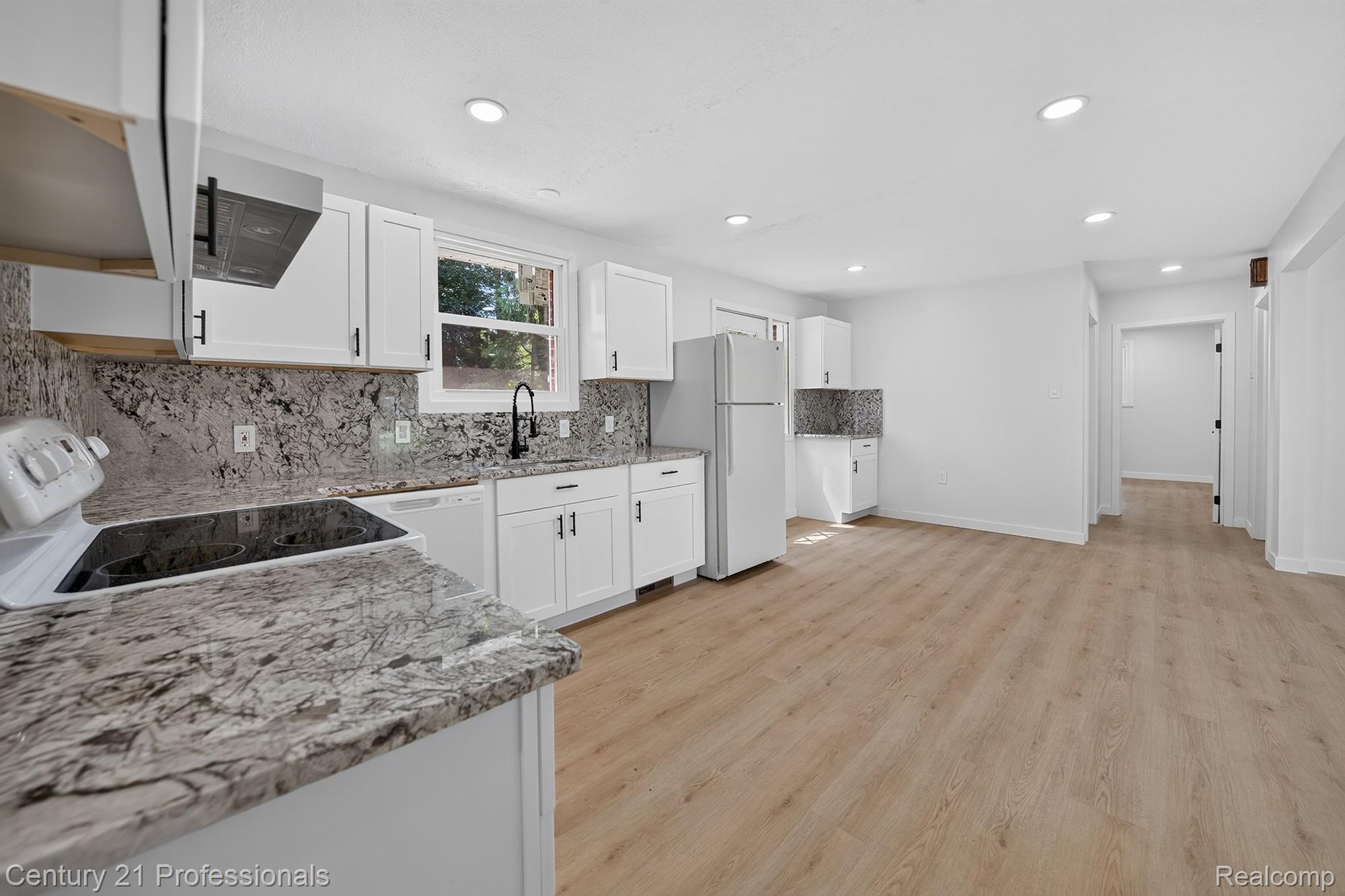 5000 Robert Street Property Photo 6