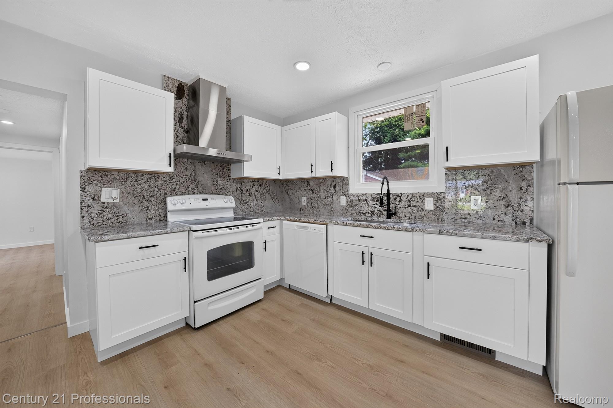 5000 Robert Street Property Photo 7