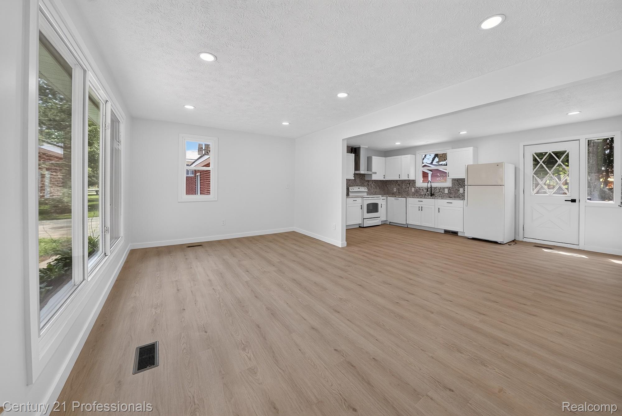 5000 Robert Street Property Photo 13