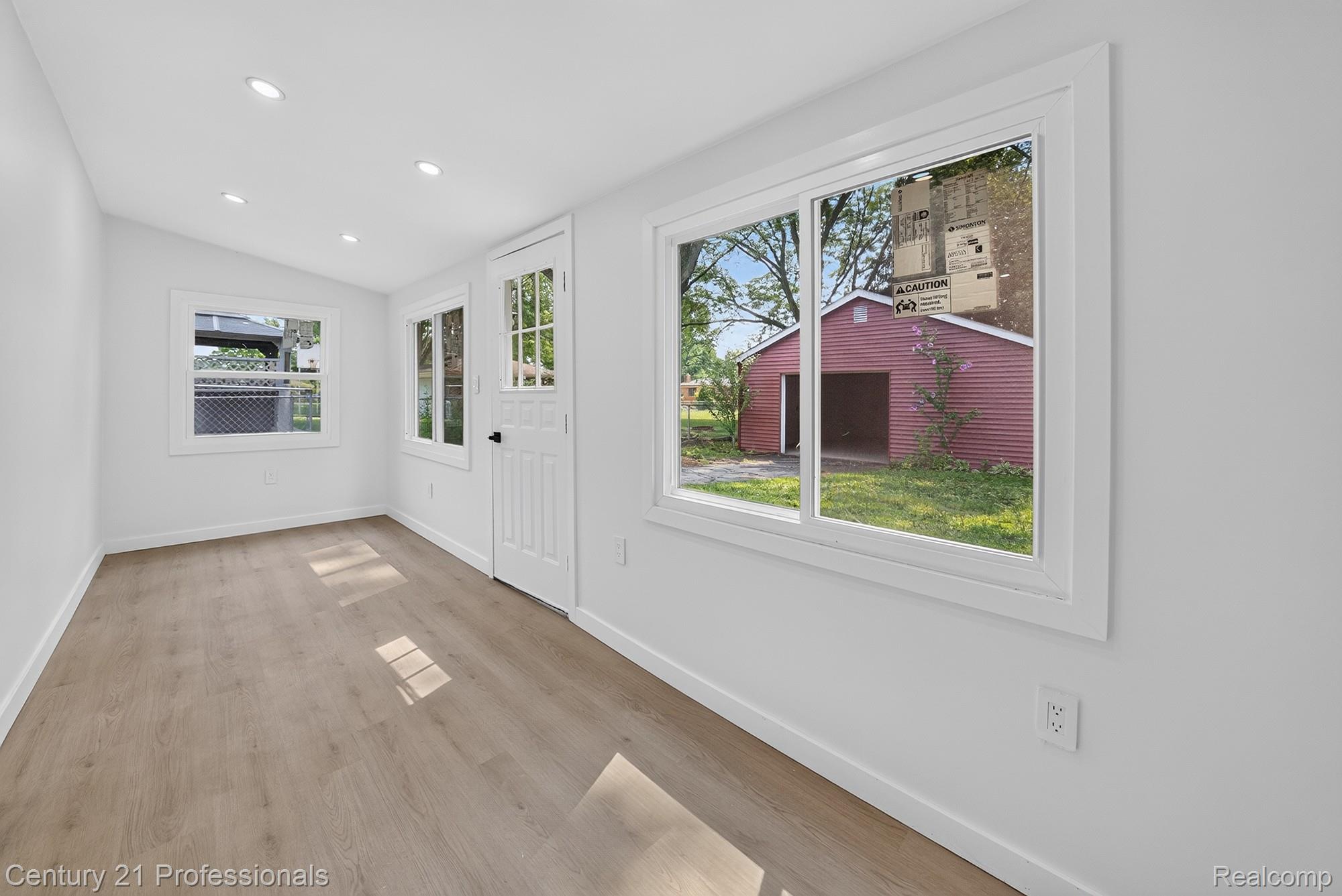 5000 Robert Street Property Photo 15