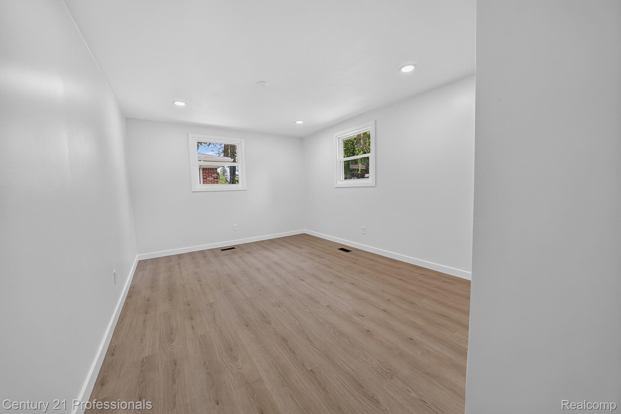 5000 Robert Street Property Photo 18