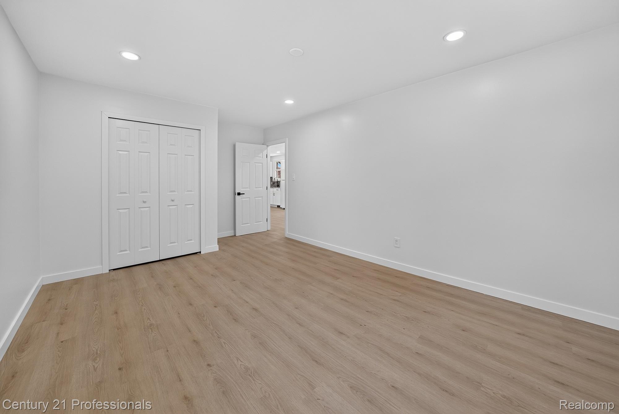 5000 Robert Street Property Photo 20