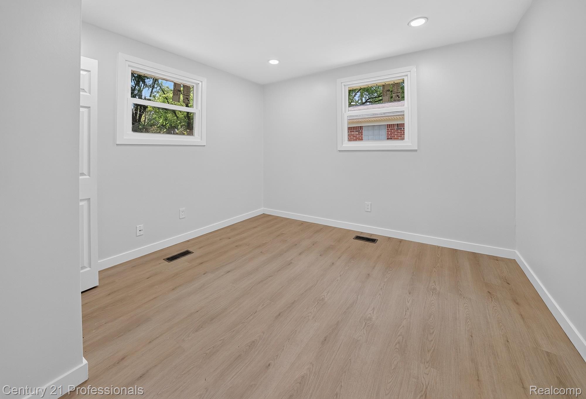 5000 Robert Street Property Photo 22