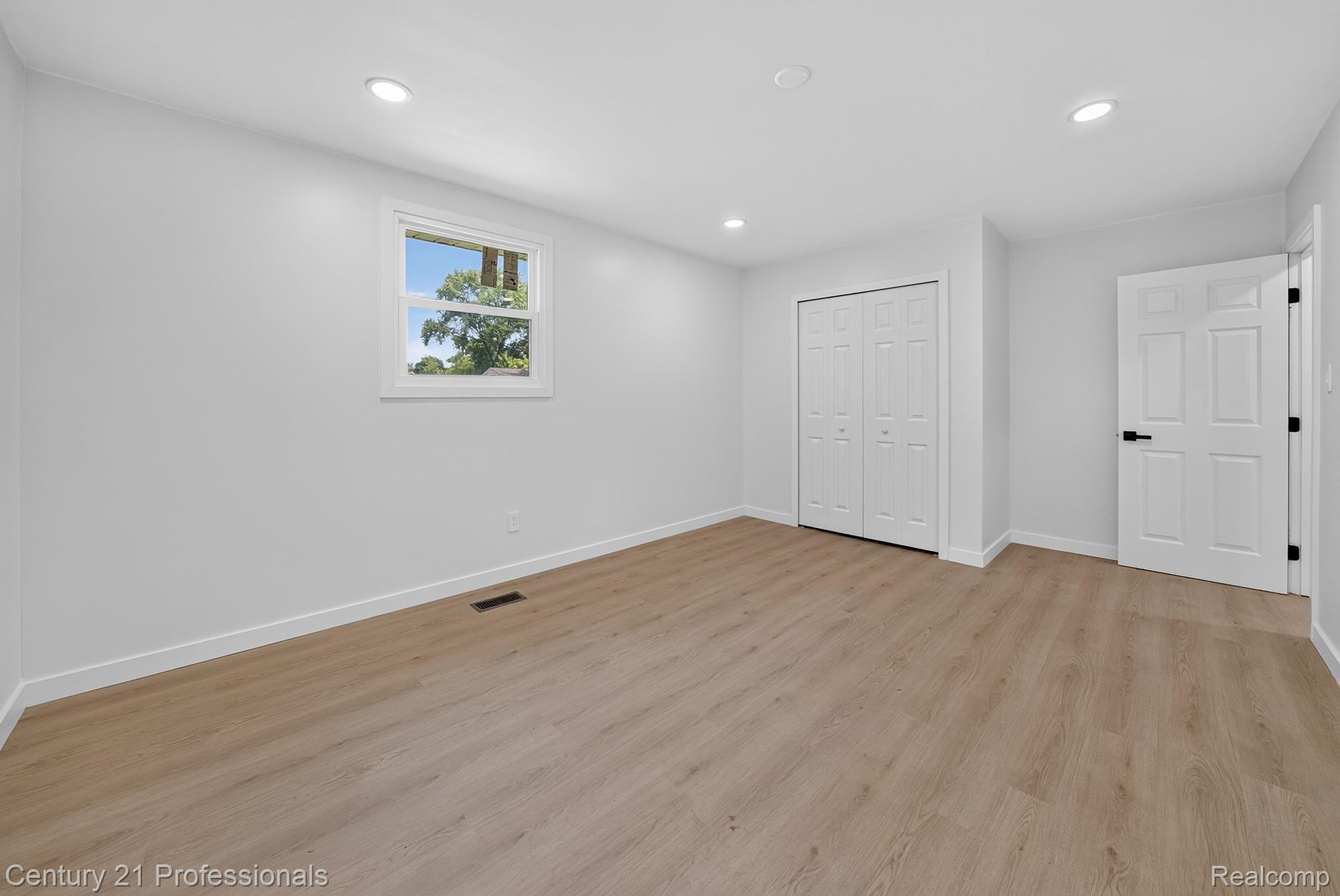 5000 Robert Street Property Photo 23