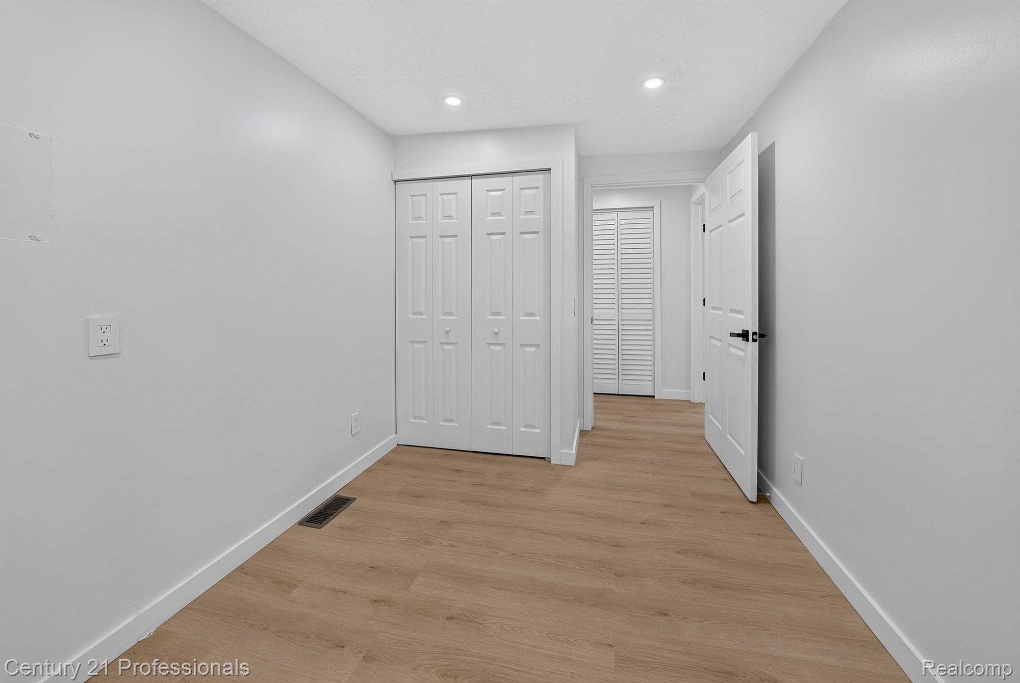 5000 Robert Street Property Photo 30