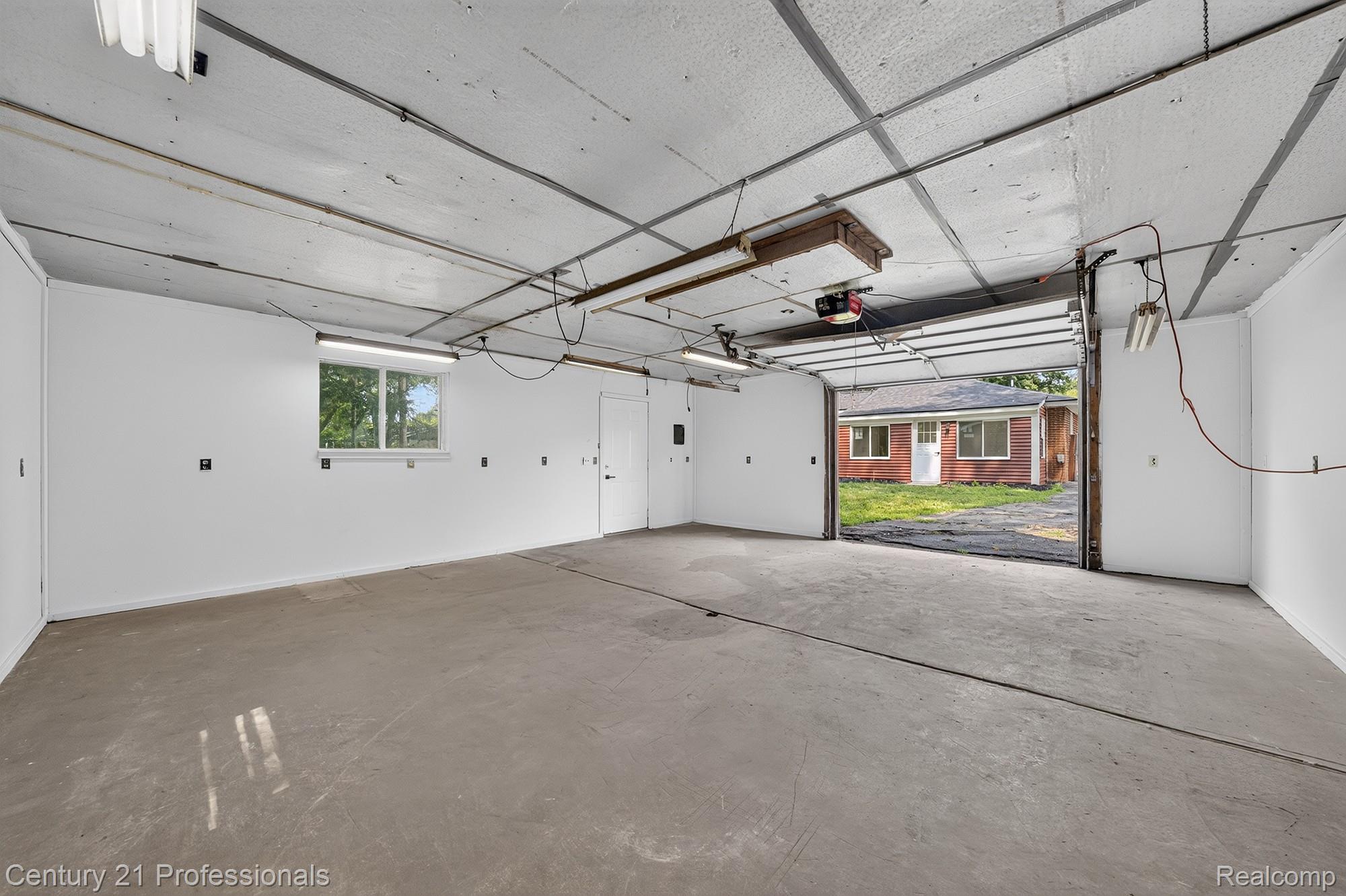 5000 Robert Street Property Photo 32