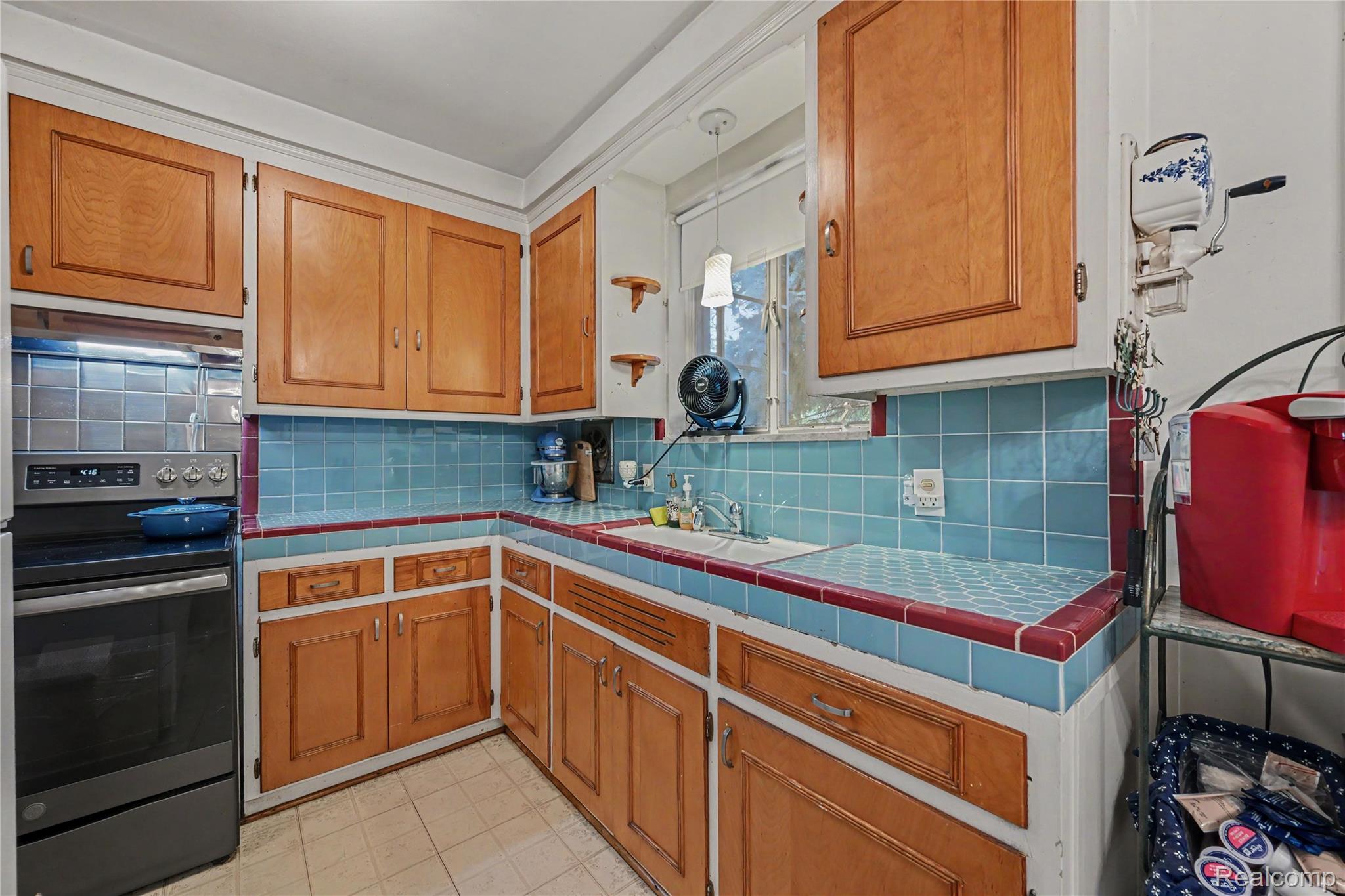14345 Hillcrest Street Property Photo 4
