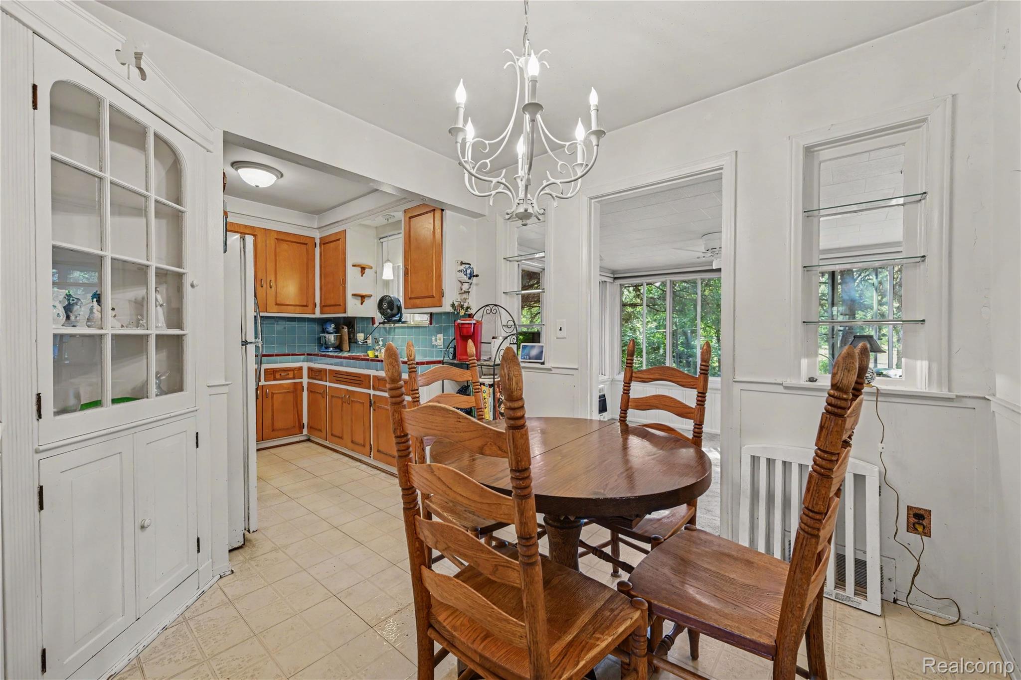 14345 Hillcrest Street Property Photo 5