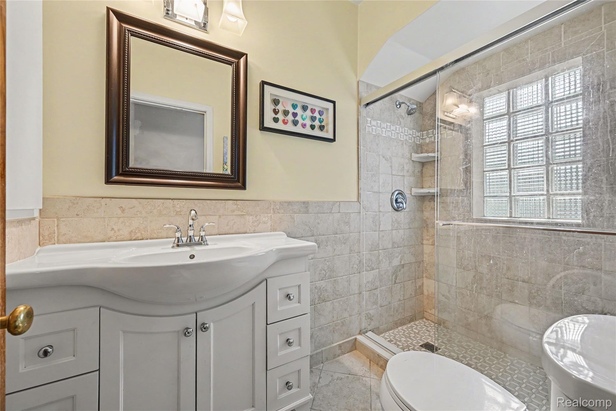 14345 Hillcrest Street Property Photo 10