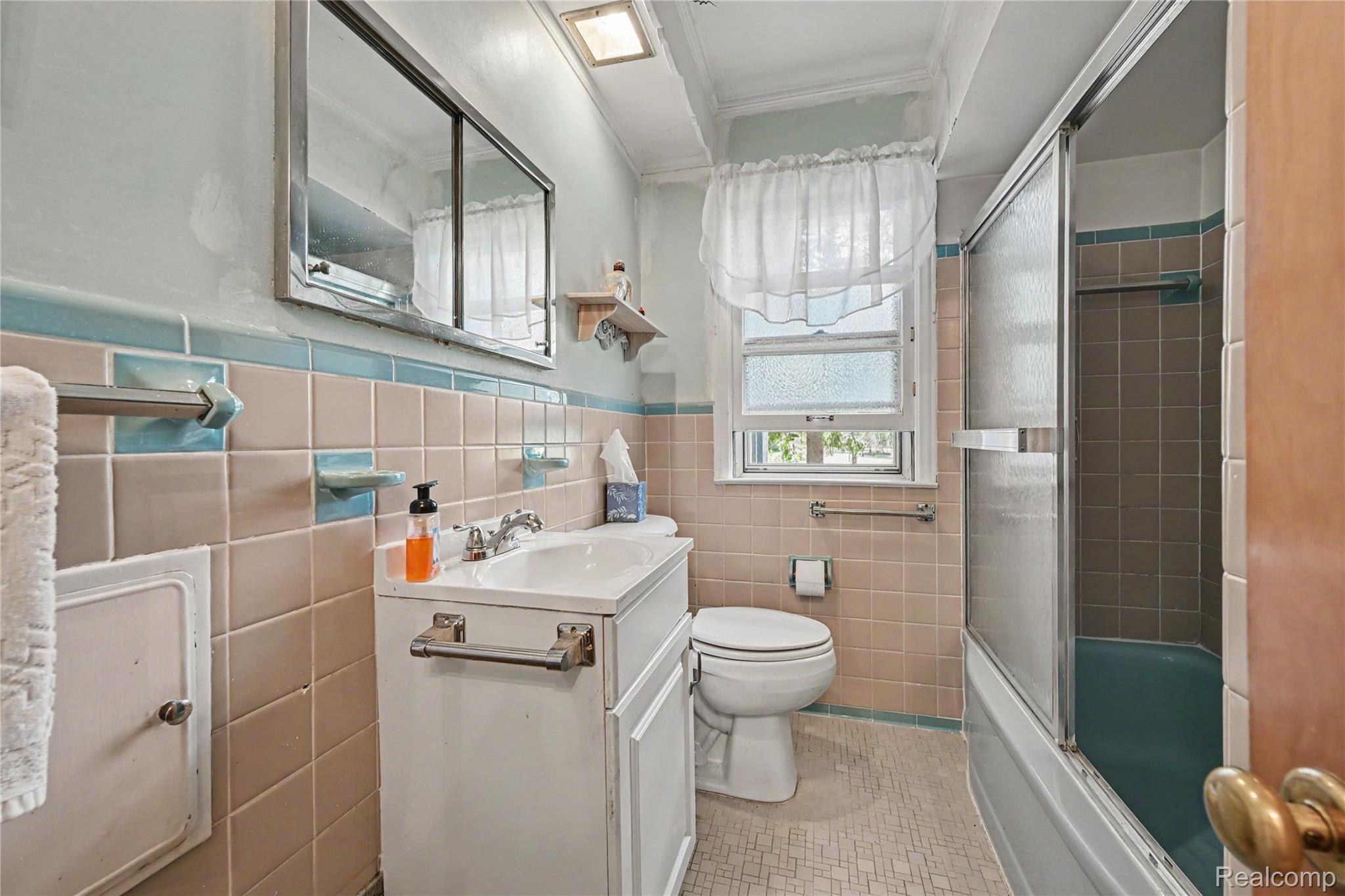 14345 Hillcrest Street Property Photo 13