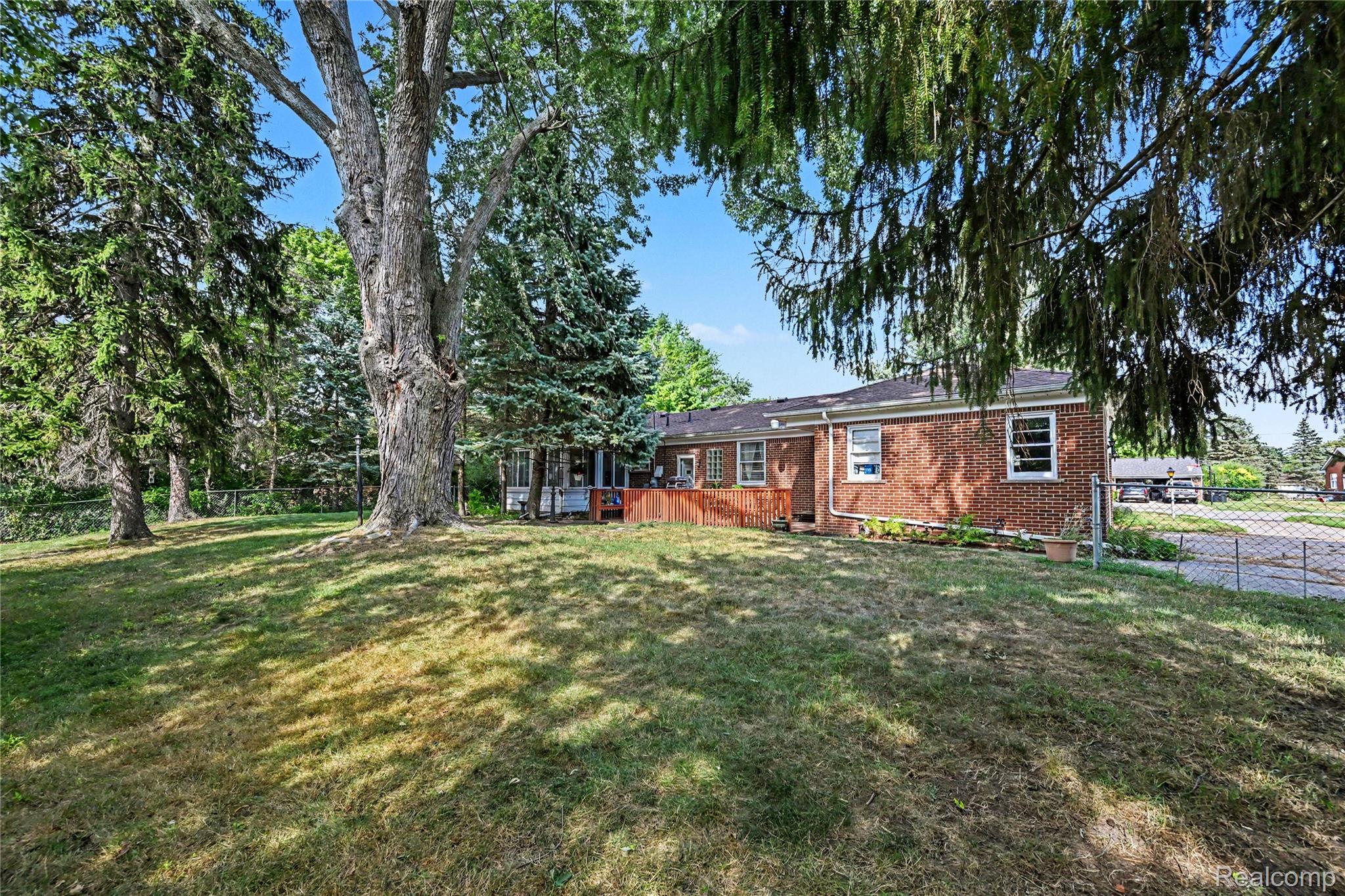 14345 Hillcrest Street Property Photo 16