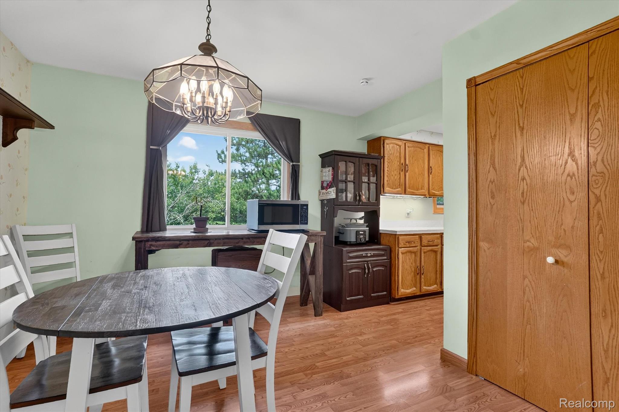6895 Stow Road Property Photo 8